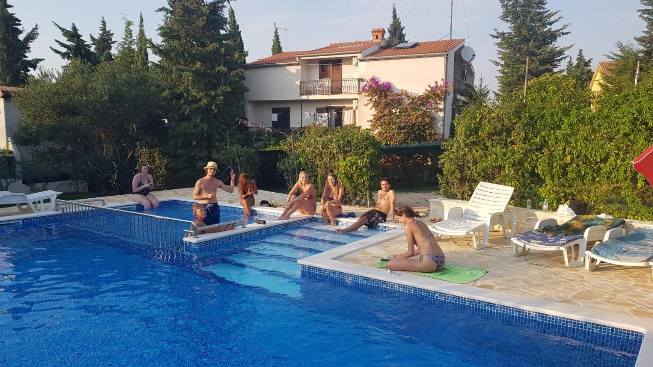 Villa Ivanka Murter Ap B Sa Grijanim Bazenom I Besplatnim Parkingom Buitenkant foto