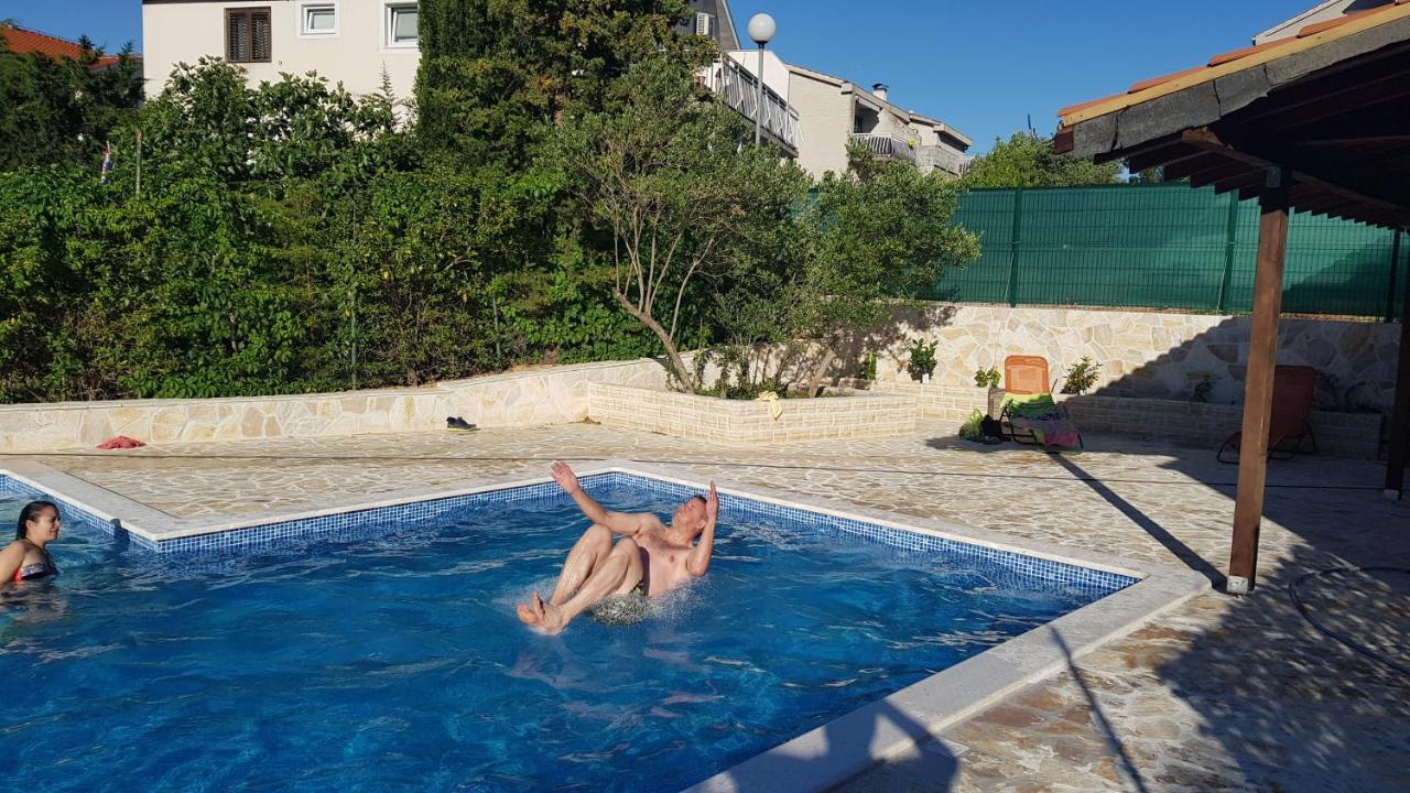 Villa Ivanka Murter Ap B Sa Grijanim Bazenom I Besplatnim Parkingom Buitenkant foto